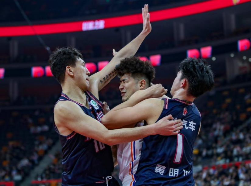 包含费城76人主帅放话：NBA季后赛半决赛必胜广东男篮，张本智和冷笑回应的词条